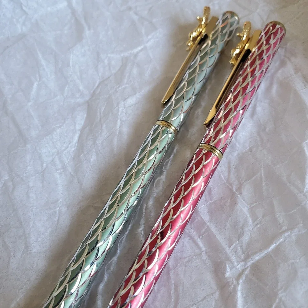Vintage Style Angel Cherub Ballpoint Pen Set Red and Green Scalloped Pattern